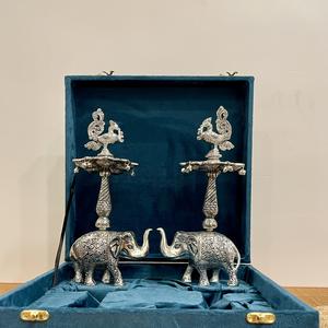 Artisanat métallique fait main, éléphant plaqué argent, forme SAMAI / DIYA, paire avec boîte en velours - Product Image 2