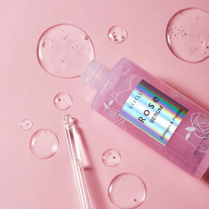 Le sérum facial à la rose de la marque coréenne SOQU hydrate la peau grâce à un parfum délicat de rose et à l'extrait de rose qui la garde hydratée. - Product Image 3