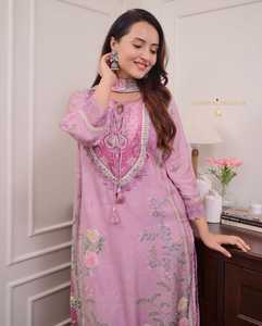 Traje Pakistaní de Muselina Lila, Bellamente Decorado con Estampados Digitales y Bordado a Mano, Traje Salwar Pakistaní - Product Image 4