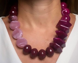 Collar Minimalista APEX ALIGN de Resina, Colgante de Epoxi Hecho a Mano, Joyería Moderna y Elegante para Mujer, Regalo - Product Image 3