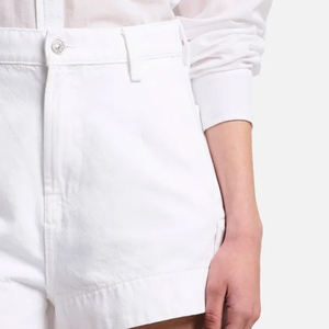 Shorts en jean pour femmes au design tendance et chic, taille haute, style streetwear, qualité supérieure avec logo, décontracté - Product Image 3