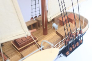 Maqueta de Barco Británico de Madera Natural Color Negro ENDURANCE - Artesanía Independiente para Decoración Náutica, Colección de Arte y Negocios - Product Image 4