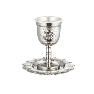 Copa de Vino de Metal Martillado en Dos Tonos, Dorado y Plateado, con Posavasos y Bendición Láser Grabada para el Seder de Pascua - Product Image 5