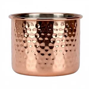 Mug en cuivre avec poignée, design minimaliste, tasse courte unique, extérieur métallique haut de gamme avec un motif gaufré élégant. - Product Image 2