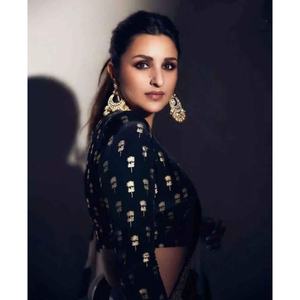 ผ้าส่าหรีขอบลูกไม้พิมพ์ลายสีขาวและดำจากนักออกแบบ - Product Image 3