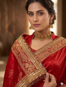 Sari en soie Banarasi traditionnel pour femme KV avec appliques, et chemisier réversible infroissable non cousu (Rouge) Automne - Product Image 1