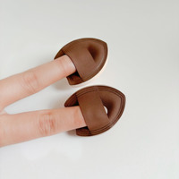 Nouvelle forme douce marron Mini doigt moelleux maquillage cosmétique éponge poudre libre bouffée Logo personnalisé éponge de maquillage