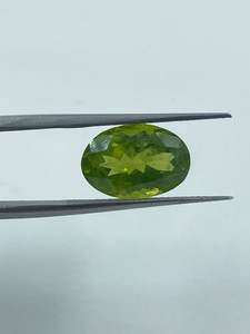 เพอริดอทดิบสีเขียวธรรมชาติคุณภาพสูง รูปทรงวงรี 5.00 กะรัต 9.20x13.40 มม. อัญมณีหรูหราสำหรับเครื่องประดับ - Product Image 4