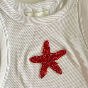 Top corto de algodón acanalado blanco con cuentas de estrella de mar roja para mujer, chaleco sin mangas de verano, camiseta corta casual con bordado redondo para damas - Product Image 1