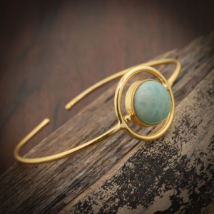 Bracelet de fête classique en Amazonite naturelle taillée ovale, manchette ouverte en laiton plaqué or 18 carats, ajustable, minimaliste, pour femme - Product Image 4