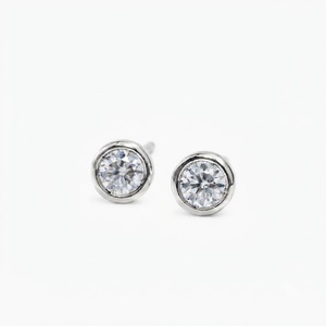 Pendientes Minimalistas con Diamantes, Oro Sólido de 10K, 14K, 18K, Diamantes Naturales Extraídos de la Tierra, Joyería Fina y Elegante para Uso Diario - Product Image 3