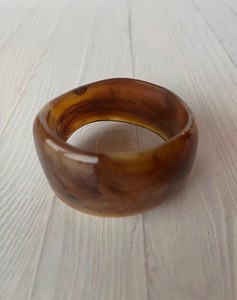 Brazalete de Resina con Forma Irregular y Diseño Marmoleado - Product Image 6