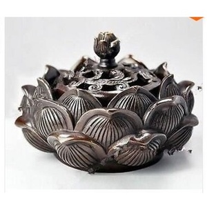 Quemador de incienso decorativo de metal hecho a mano para fragancia de Oud, pieza decorativa para interiores. - Product Image 3