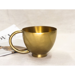 Tasse à thé en laiton, design métallique en laiton, finition plaquée colorée, tasse à café avec une poignée facile à saisir pour les petites mains, aspect artisanal admirable - Product Image 2