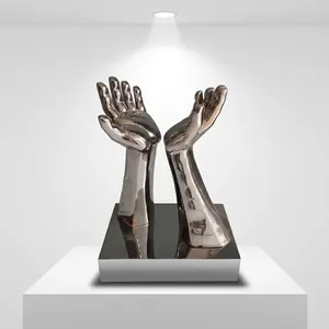 Sculpture de mains ouvertes en argent métallisé sur socle miroir, accent décoratif moderne pour table, idéal pour la maison, le bureau et le salon - Product Image 4