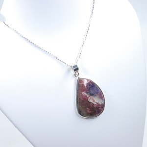 จี้เงินแท้ประดับรูเบลไลต์ทำมือสไตล์วินเทจจาก NIKHIL GEMS พร้อมใบรับรองจากผู้ตรวจสอบอิสระ เหมาะสำหรับเป็นของขวัญ - Product Image 2
