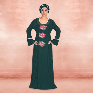 Caftán de Rayón Bordado con Apliques Florales, Detalle Elegante en el Cuello, Mangas Suaves con Vuelo y Silueta Larga hasta el Suelo - Product Image 1