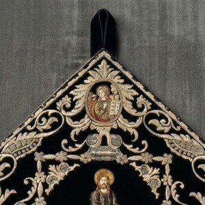 Badge liturgique brodé à la main en fil d'or, patch en tissu personnalisé avec motif religieux, à coudre, style classique - Product Image 3