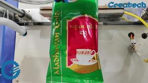 เครื่องบรรจุภัณฑ์แบบซองแนวตั้งอัตโนมัติเต็มรูปแบบจาก DELUXE INDUSTRIES สำหรับอาหาร ธัญพืช ขนม ชา พร้อมพิมพ์วันที่ แรงดันไฟฟ้าสูง 220V - Product Image 2