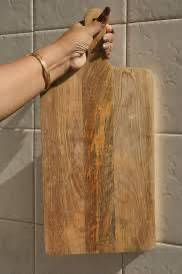 Round Mango <b>Wood</b> Chopping Board With Hand Grip Handle For Cutting Vegetable And Fruit With Food Safe Coating - Product Image 6