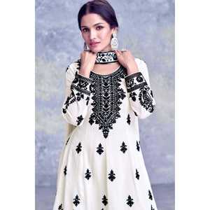 Ensemble de costume de taille XL de créateur avec broderie de paillettes à plusieurs aiguilles - Product Image 5