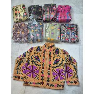Chaqueta Suzani de Terciopelo Hecha a Mano, Estilo Bohemio, Reversible, Bordada, Acolchada, Ecológica, de Invierno, de Secado Rápido, Transpirable, con Estampado Floral - Product Image 1