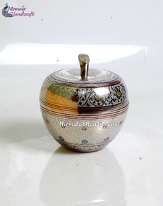 Caja de Almacenamiento Decorativa Hecha a Mano en Forma de Manzana de Latón con Tapa, Caja de Regalo de Metal para Joyas y Dulces - Product Image 1