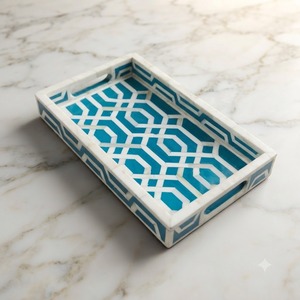 Plateau décoratif rectangulaire en résine, motif géométrique bleu et blanc, design moderne, avec poignée, multifonctionnel pour le service et la présentation, Ramadan - Product Image 1