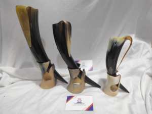 Cuerno rústico natural medieval para beber, con soporte, jarra de cerveza artesanal, recipiente vikingo para beber, interior apto para alimentos, para cerveza. - Product Image 2