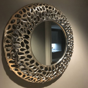 Espejo de pared elegante y creativo con forma de gota de agua, de aluminio fundido y chapado en oro, personalizado para decoración del hogar. - Product Image 2