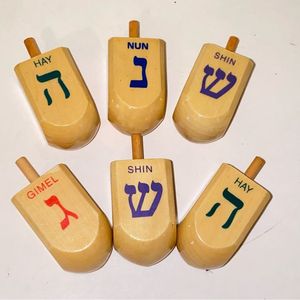 Juego de Dreidels de Madera Coloridos para Hanukkah, con Letras Hebreas, Trompo Judío, Juguete para Fiestas, Regalo - Product Image 1