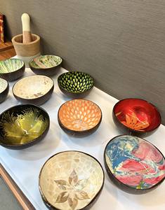 Bols en coquille de noix de coco directement fabriqués au Vietnam avec logo gravé Bol en noix de coco écologique et unique au Vietnam pour le petit-déjeuner végétalien - Product Image 3