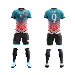 Conjunto de Uniforme de Fútbol Deportivo con Logotipo Personalizado Sublimado para Modelo de Moda - Product Image 5