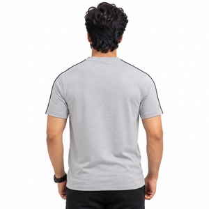 T-shirt pour homme fabriqué avec un matériau léger et respirant, tissu doux, coupe confortable, coutures solides et finitions durables - Product Image 2