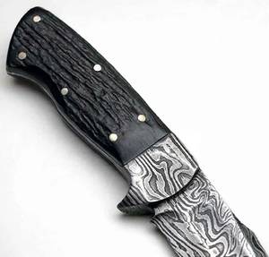 Cuchillo de Hoja Fija de Acero de Damasco Hecho a Mano con Mango de Cuerno de Ciervo Negro, Herramienta para Exteriores y Uso General - Product Image 6
