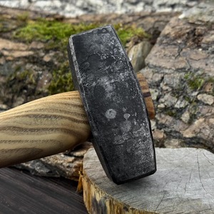 ค้อนตีเหล็กทำมือ หัวเหล็กคาร์บอน ด้ามไม้แอชตามหลักสรีรศาสตร์ ตีขึ้นรูปสองด้าน เครื่องมือขึ้นรูปโลหะ OEM DIY สำหรับผู้เริ่มต้น - Product Image 6