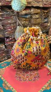 Sac à main indien fait main pour femmes, brodé, avec cordon de serrage, pochette, cadeau de mariage pour les invités - Product Image 3