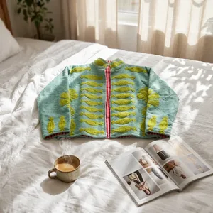 Chaqueta de Mujer con Cuello Alto Suzani, 100% Algodón, Forro Polar, Transpirable, Resistente al Viento, con Bordado Floral, Abrigo de Invierno - Product Image 2