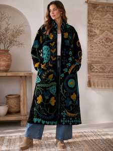 Manteau long en velours noir doux de style bohème confortable et sans effort, brodé de motifs Suzani ouzbèkes, fait main, veste kimono pour femme - Product Image 1