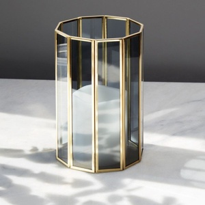 Terrarios de Vidrio de Alta Calidad o Floreros Geométricos de Vidrio para Plantas en Tamaños y Diseños Personalizados para Decoración de Sala de Estar - Product Image 1