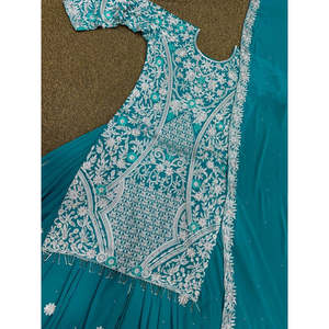 Ensemble de vêtements pour femmes, tenue de soirée, broderie et travail à la main avec des pierres - Product Image 3