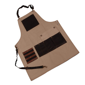 Tablier de barbier personnalisé avec logo, design en tissu pleine longueur, poche et sangle réglable pour la coiffure - Product Image 6