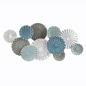 Sculpture murale artistique en métal bleu argenté, médaille décorative artisanale pour la maison contemporaine, chambre et salon - Product Image 3