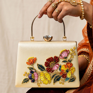 Pochette florale de luxe brodée de perles, symphonie florale, sac artisanal de créateur - Product Image 3