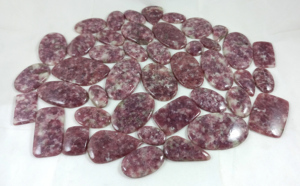 Pierres précieuses en vrac de qualité supérieure, cabochons en lepidolite rose, cristaux naturels, lot en gros - Product Image 2