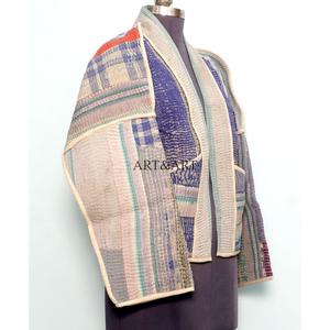 Veste courte réversible en coton 100% Kantha vintage faite à la main, vêtements pour femmes d'artisanat indien pour le printemps et l'automne - Product Image 4
