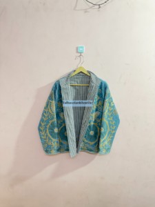 Veste en velours pour femmes ouzbèkes, faite à la main, broderie florale, doublure intérieure en coton, veste d'hiver, manteau Suzani, Blezar - Product Image 2