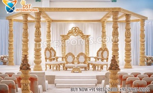 Decoración de Mandap para Bodas Marathi, Exclusivo Mandapam de Madera Dorado y Decorado con Lujo, Configuración de Escenario Tradicional para Bodas Hindúes - Product Image 2