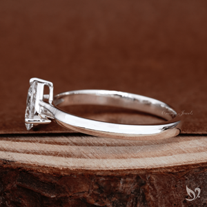 Anillo de Compromiso Solitario Petite Pear con Diamante Cultivado en Laboratorio de 0.50 CT Certificado por IGI, con Corte en Espiral en Oro Sólido de 10K para Aniversario - Product Image 3
