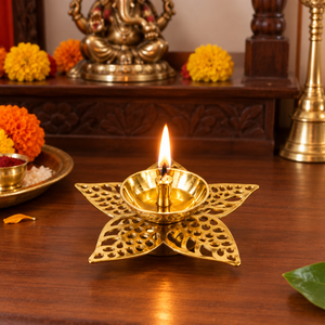 Lámpara de aceite Diya de latón con flor de loto, hecha a mano, con pétalos florales, portavelas Deepam para decoración de Pooja y Diwali - Product Image 3